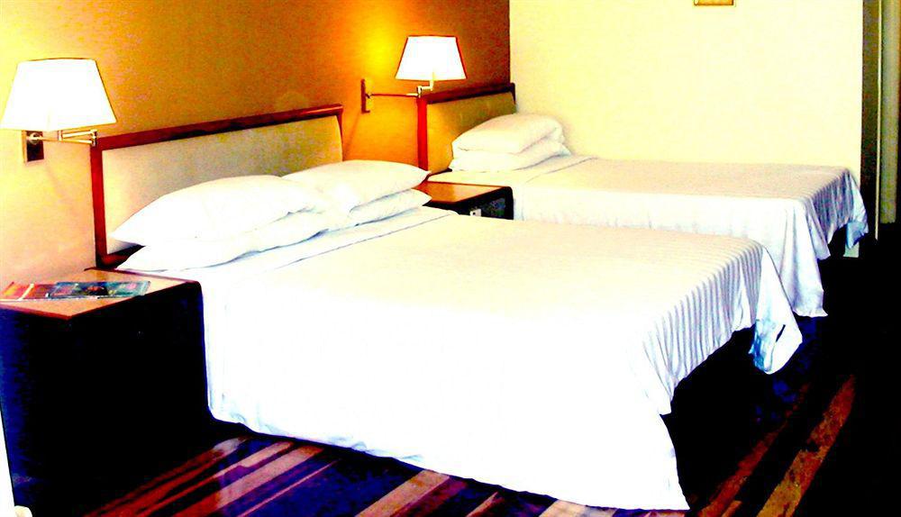 Duta Sands Beach Resort Kuantan Habitación foto